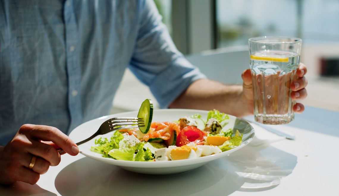 Faut-il boire en mangeant ?