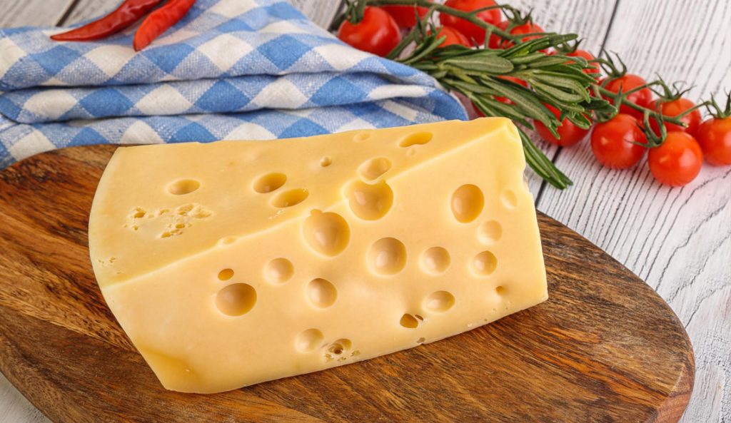 Pourquoi certains fromages ont des trous ?