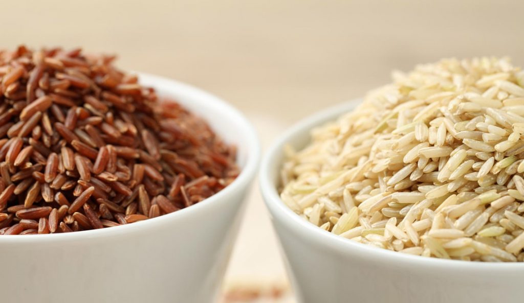 Le riz brun est-il meilleur que le riz blanc ?