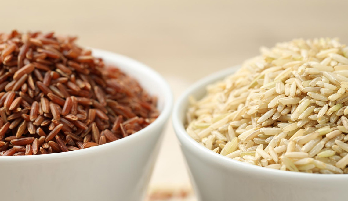 Le riz brun est-il meilleur que le riz blanc ?