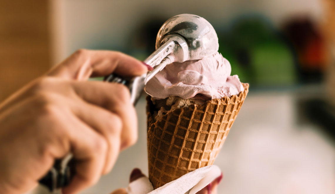 Glace artisanale vs glace industrielle : le duel