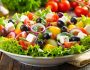 Pourquoi les salades sont incontournables en été